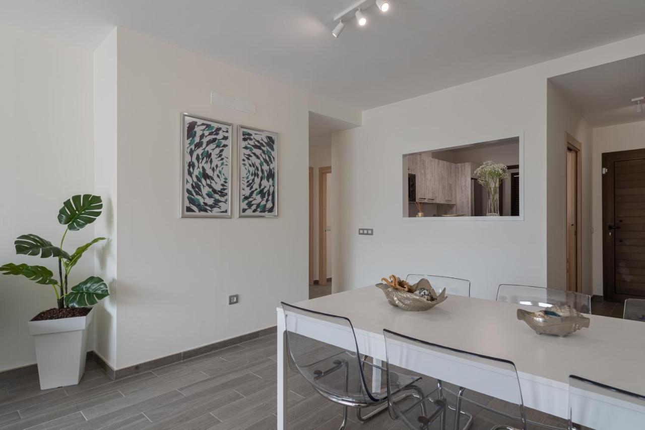 Homeforguest Flat With Large Terrace In Modern Residential Complex With Swimming Pool กาเลตาเดฟุสเต ภายนอก รูปภาพ